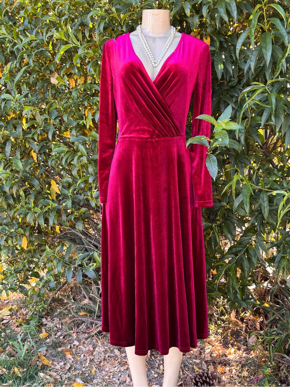 Berylove nwt size M Classic Velvet Wrap Midi Dress in Deep Wine